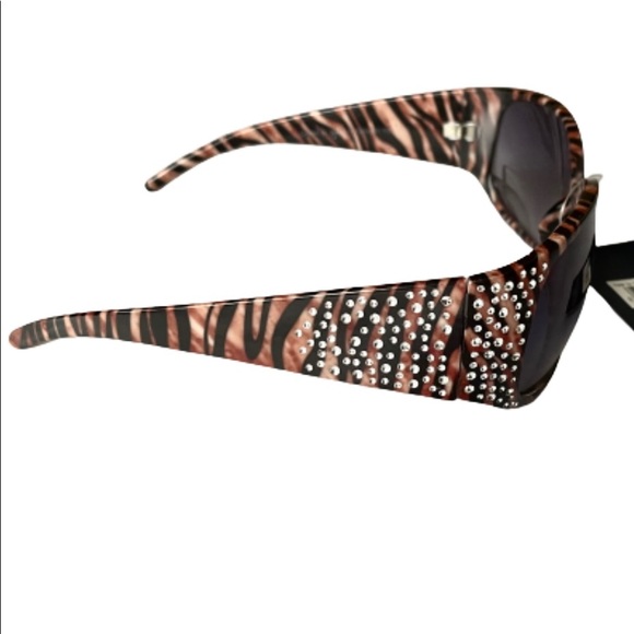 Tiger stripe rhinestone embellished sunglasses - Picture 3 of 6